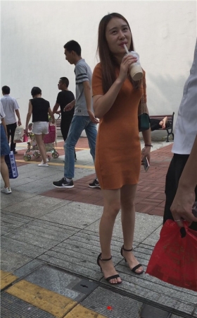 棕色连体妹子