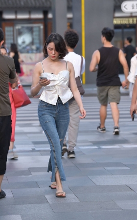小吊带，紧牛翘臀 [19P]