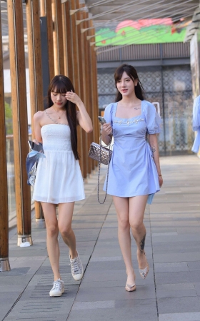 美腿闺蜜 [17P]