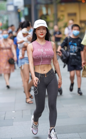 凹凸有致的紧牛小姐姐