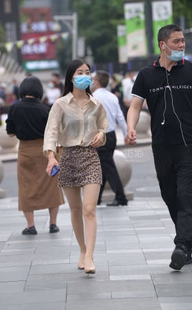 喜欢穿R丝的邻家女孩儿 [21P]