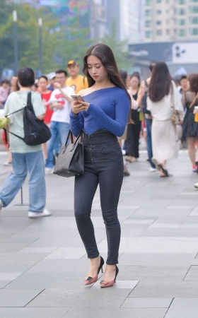这文质彬彬de紧牛高跟美眉 [15P]