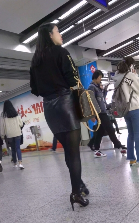 皮裙丝袜美女