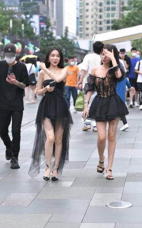 美腿短裙靓妹 [18P]