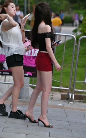 极品美腿红短裙气质美女 [18P]