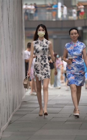 摄神街拍作品 – 你想做她的女婿吗 搭讪美腿小姐姐