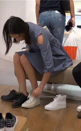 4K – 小姐姐的短袜可爱不？ [1.12 GB/MP4]