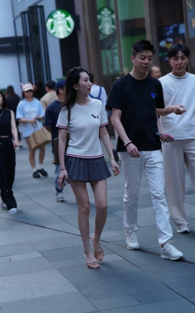 街拍百褶JK短裙小姐姐 [16P]