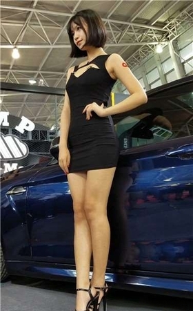 4k超清，标志好身材丰满包臀裙美女车模