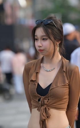 街拍小蛮腰热裤妹子 [24P]