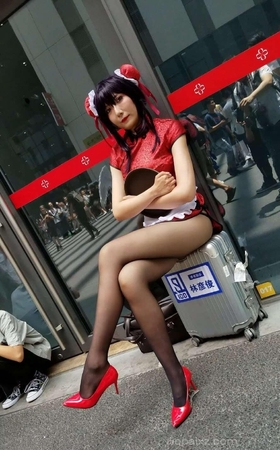 4K – 展会cos的红色高跟黑丝美眉 [394 MB/MP4]