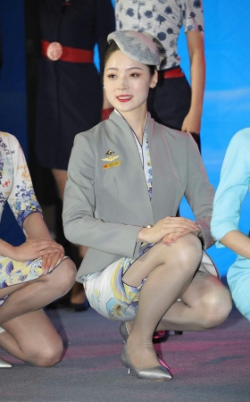 海航空姐貌美与众不同的制服国际范 12P