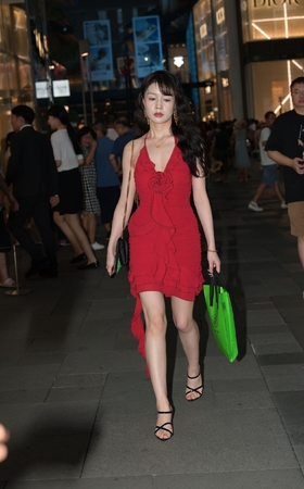 靓丽白嫩的美少妇