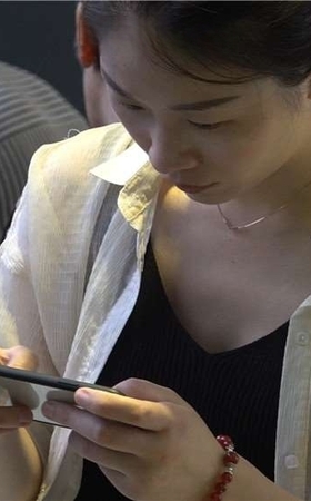你慢慢吃鸡，大伙慢慢欣赏 [2.15 GB/avi]