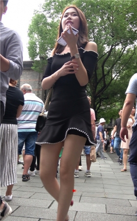 黑色连衣裙小姐姐