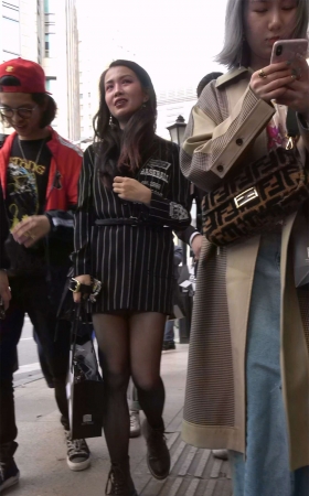 黑丝美腿时尚街拍美女