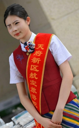 2653-10-101√天府航空学院招生现场-肉丝美腿的学姐哈哈 11P