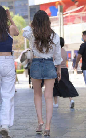牛仔短裙美女 [21P]