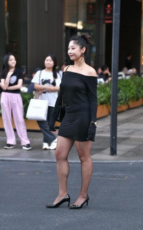 好身材黑丝黑裙美女 part 1 【图片➕视频】 [18P]