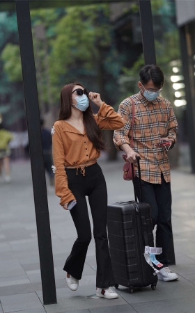 紧致黑裤