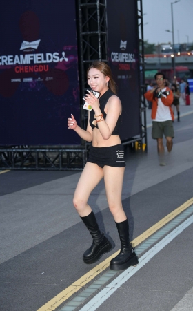 没有短，只有更短～时尚豪放小姐姐 [20P]