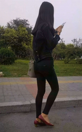 高挑好身材紧身裤长腿小姐姐