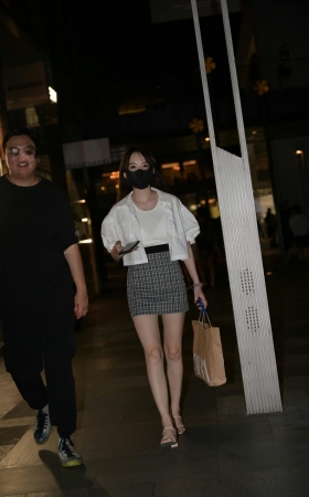 逛街的短裙美腿小姐姐 [18P]