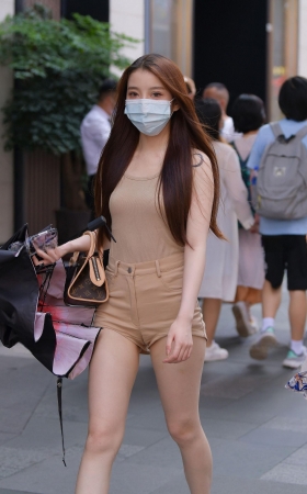 迷你的卡其色，热裤女生 [22P]