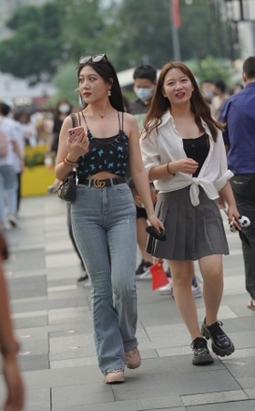 紧牛小姐姐 身材真美好