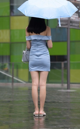 [一始专区] 蓝色短裙美女 【图片➕视频】 [10P]