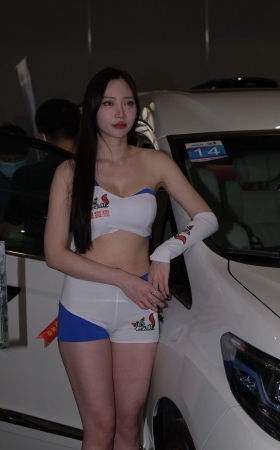 一波热裤女模~