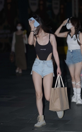 热牛里面配高叉 [23P]