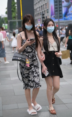 小姐姐的毛毛拖鞋真可爱 [20P]