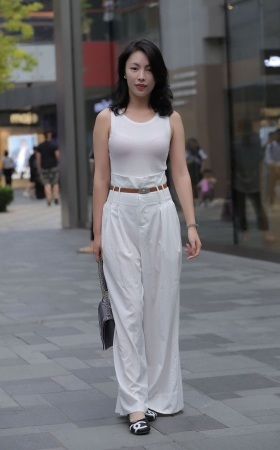 白 [17P]