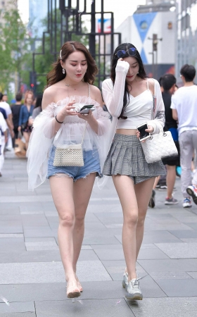 热裤美腿好闺蜜~ [15P]