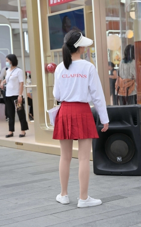★抓拍发传单的红短裙妹纸★ [23P]