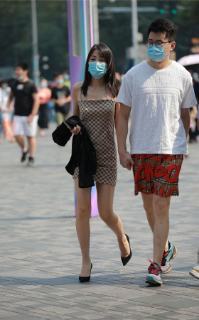 四九城嘎子街拍作品 – 包臀裙长腿高跟女友