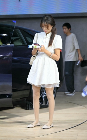 铆钉平底鞋白裙小妹 [17P]