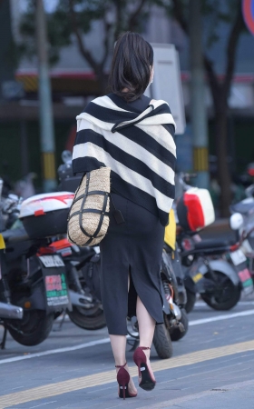 婉约的红色高跟，黑色包臀裙女士 [22P]