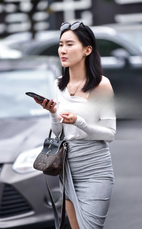 个性开衩裙 精致女郎 [20P]