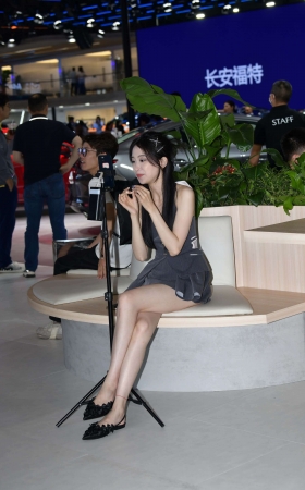 干干净净的女生，有谁知道她的直播间？【图片➕视频】 [23P]