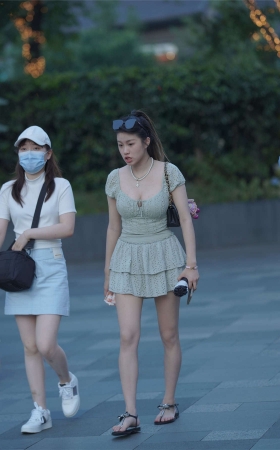 绿色纱裙