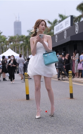 靓丽的白裙小姐姐(178P)