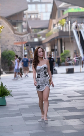 街拍超短裙极品美腿美女 [18P]