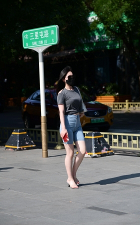 穿牛仔裤美女，身材好的没挑了
