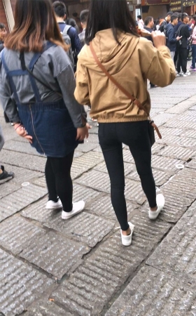 紧身黑裤