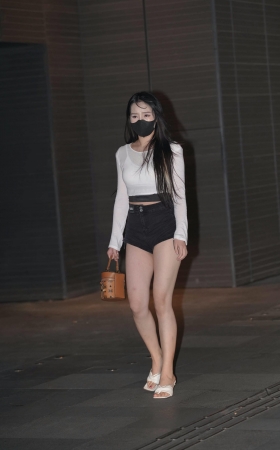 夜拍黑热裤美腿小姐姐 part2 [16P]