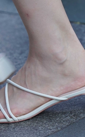 长腿美眉 [15P]