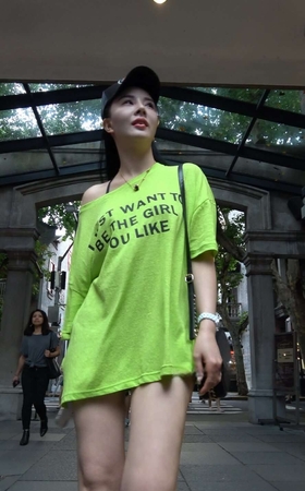 4K – 街拍美腿长靴黑色鸭舌帽美眉 [1.15 GB/MP4]