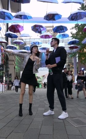 极品紧身牛仔模拍美女